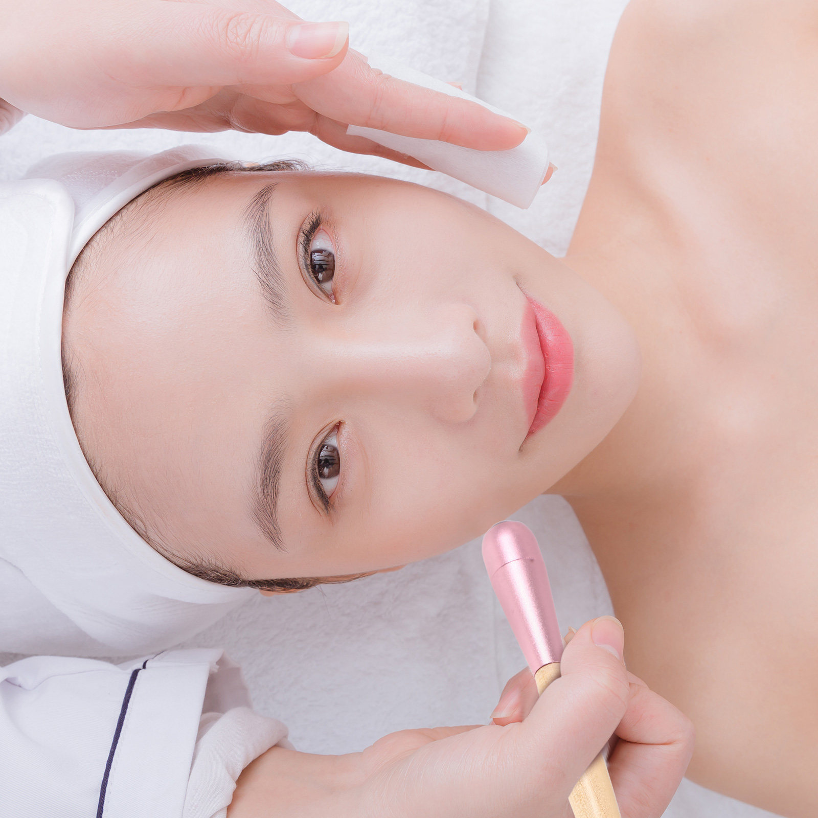 顔や目の周りのマッサージに使えるジェイド製のフェイスローラー - Face Ice Roller Puffiness のレビューと価格